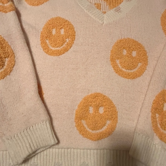 Altar’d State- Women's Distressed Smiley Sweater-L - Picture 4 of 8